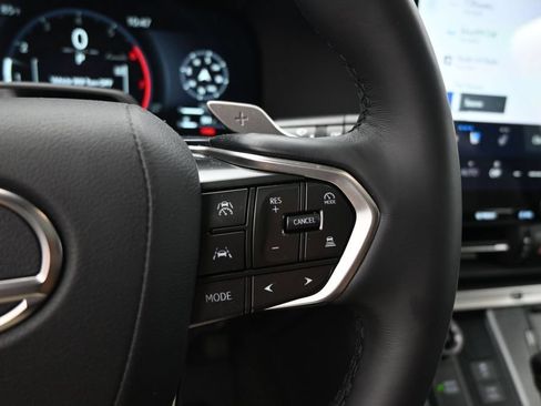 Used 2025 Lexus GX 550 w/ Accessory Package (2T) AWD/4WD image 15