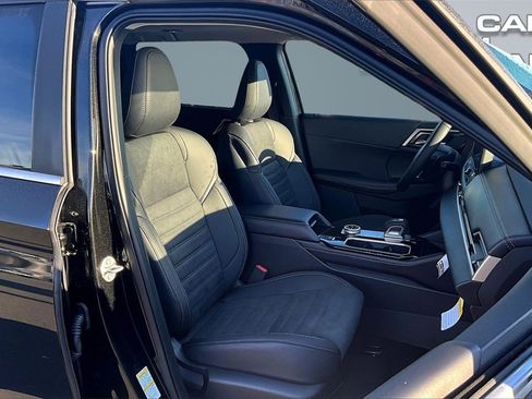 New 2025 Mitsubishi Outlander SE image 8