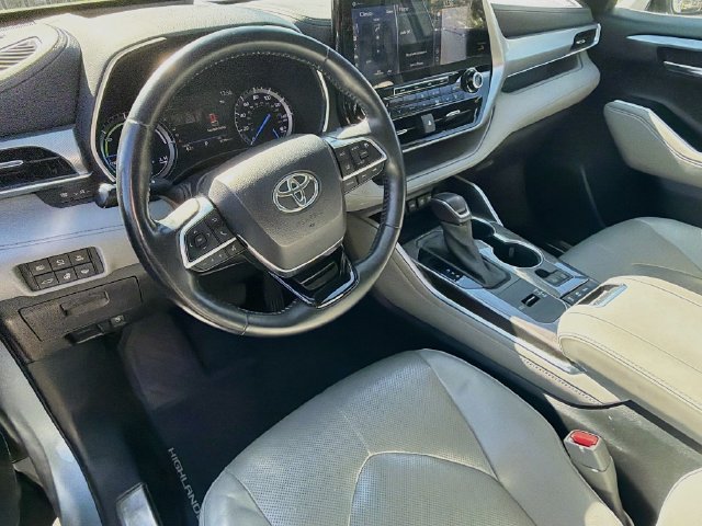 Used 2020 Toyota Highlander Platinum AWD/4WD image 14