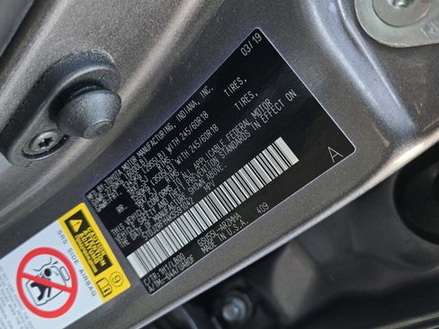 Certified 2019 Toyota Highlander XLE image 28