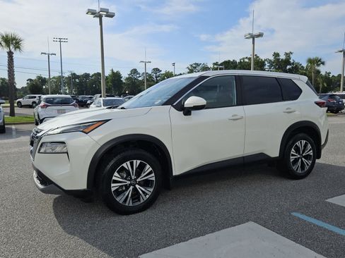 Used 2023 Nissan Rogue SV FWD image 2