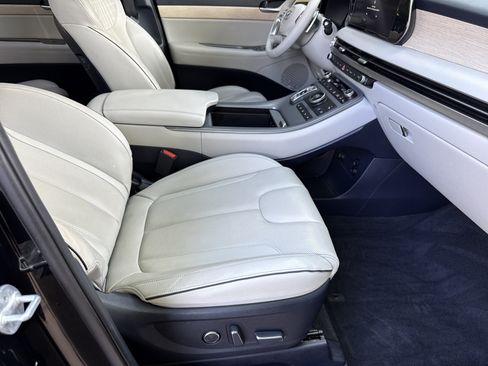 Used 2023 Hyundai Palisade Limited FWD image 13