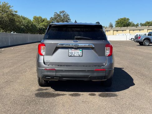 Certified 2022 Ford Explorer XLT RWD image 5
