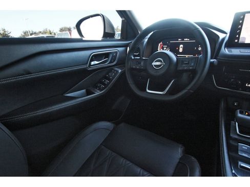 Certified 2024 Nissan Rogue Platinum w/ Platinum Premium Package FWD image 10