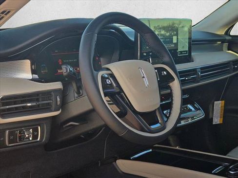 New 2026 Lincoln Corsair Premiere image 3