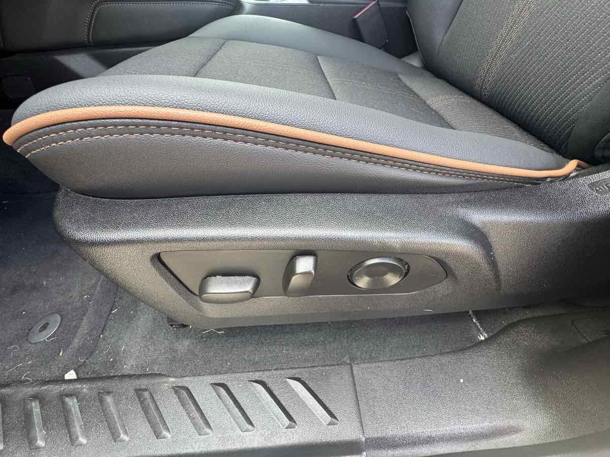 Used 2024 GMC Canyon AT4 w/ Technology Package AWD/4WD image 14