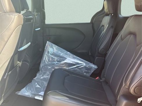 New 2026 Chrysler Pacifica Select image 21