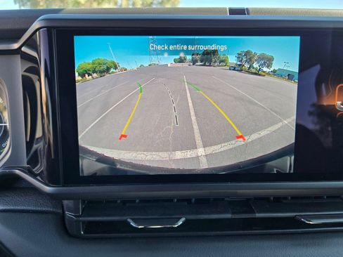 Used 2025 Jeep Wrangler Unlimited Sahara w/ Safety Group AWD/4WD image 20