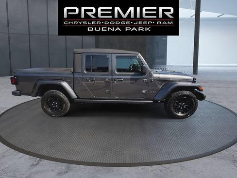 Used 2021 Jeep Gladiator Sport AWD/4WD image 9