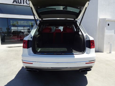Used 2019 Bentley Bentayga AWD/4WD image 6
