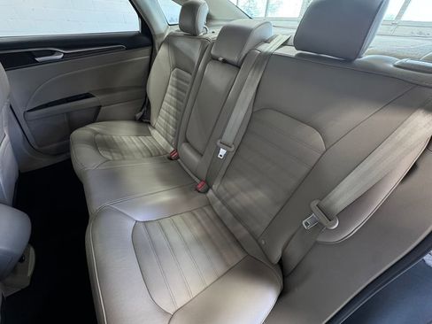 Used 2017 Ford Fusion SE AWD/4WD image 21
