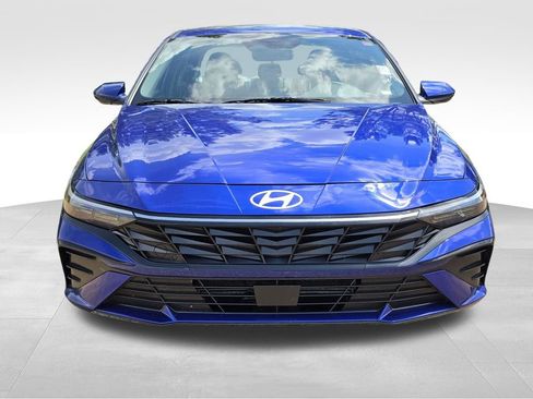 Used 2025 Hyundai Elantra SEL FWD image 3