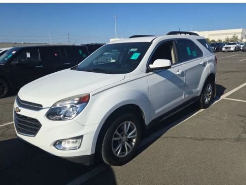 Used 2017 Chevrolet Equinox LT image 1