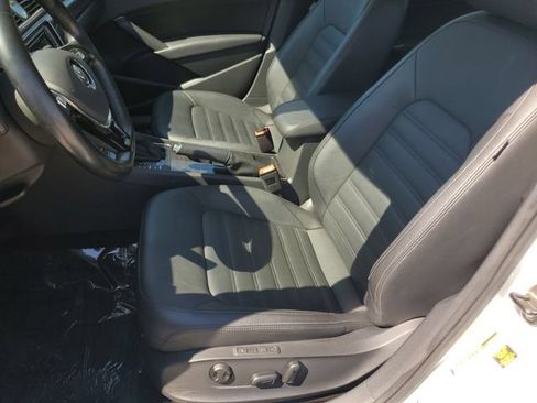 Used 2017 Volkswagen Passat 1.8T SEL Premium FWD image 16
