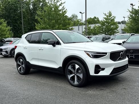 Used 2026 Volvo XC40 B5 Plus AWD/4WD image 4