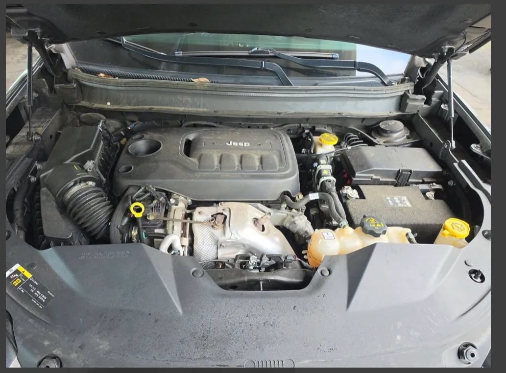 Used 2019 Jeep Cherokee Latitude Plus AWD/4WD image 5
