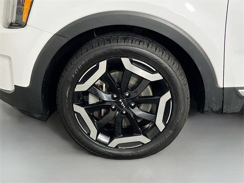 Used 2023 Kia Telluride EX w/ EX Captain's Chair Package image 28