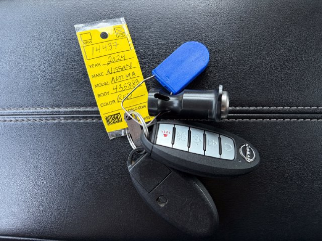Used 2024 Nissan Altima 2.5 SV AWD/4WD image 6