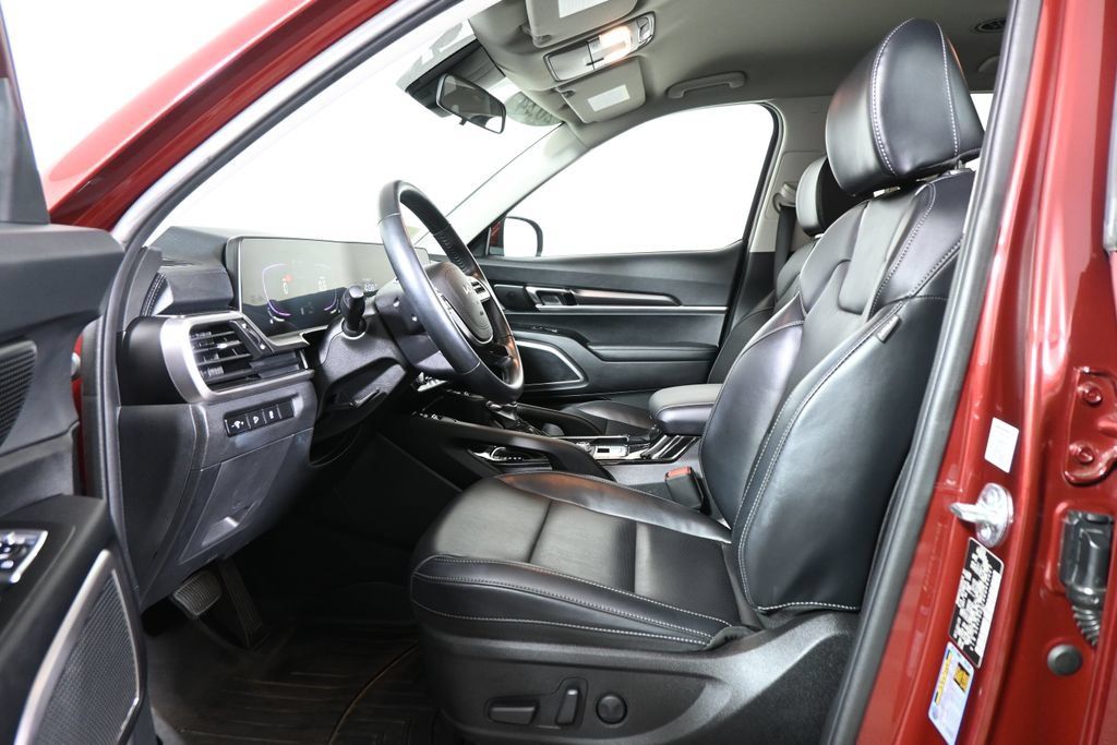 Used 2024 Kia Telluride S AWD/4WD image 3