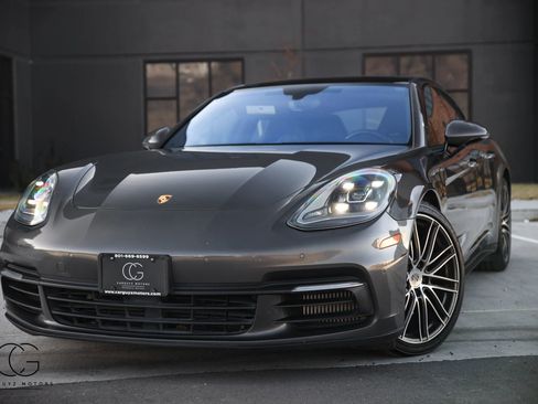 Used 2018 Porsche Panamera 4S image 2