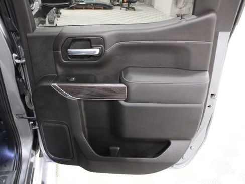 Certified 2022 Chevrolet Silverado 1500 LTZ w/ Technology Package image 31