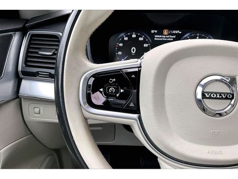 Used 2016 Volvo XC90 T5 Momentum image 18