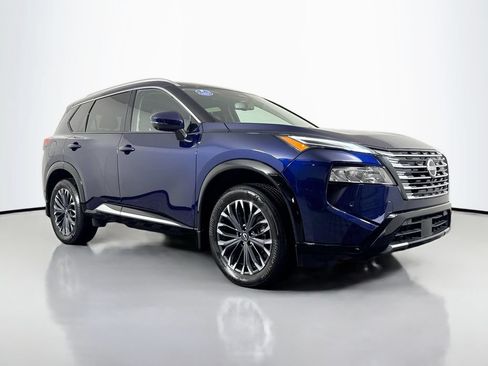 Used 2024 Nissan Rogue Platinum FWD image 3