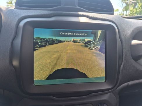 Used 2023 Jeep Renegade Latitude image 17