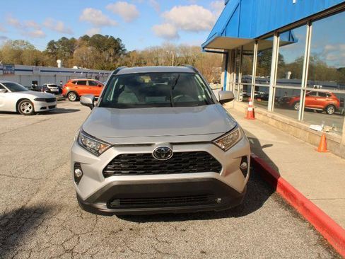 Used 2020 Toyota RAV4 XLE image 2