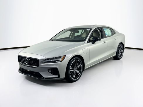 Used 2022 Volvo S60 T8 R-Design Expression w/ Premium Package image 1