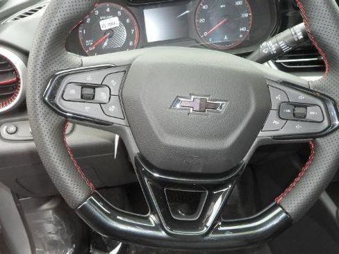 New 2026 Chevrolet Trax RS w/ Sunroof Package FWD image 19