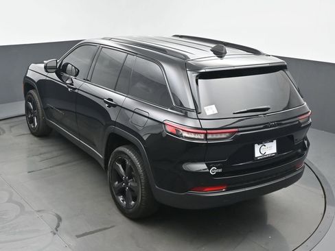 Used 2023 Jeep Grand Cherokee Altitude AWD/4WD image 39