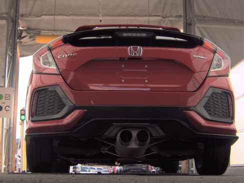 Used 2018 Honda Civic Sport image 10