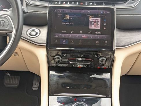 Certified 2022 Jeep Grand Cherokee Limited AWD/4WD image 18