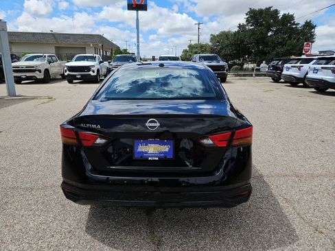Used 2025 Nissan Altima 2.5 SV FWD image 7