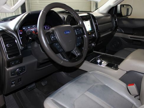 Used 2018 Ford Expedition Limited w/ Driver Assistance Package RWD image 28