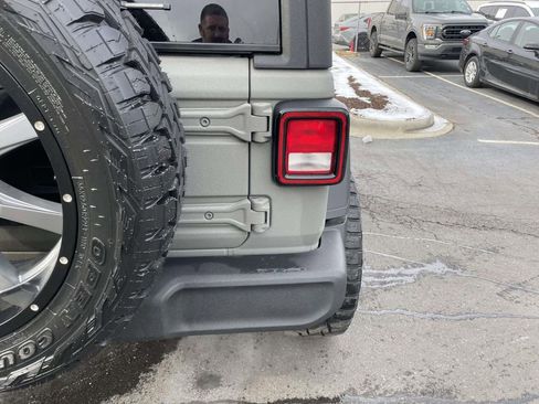 Used 2018 Jeep Wrangler Unlimited Sport S image 17