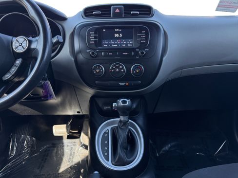 Used 2019 Kia Soul FWD image 11