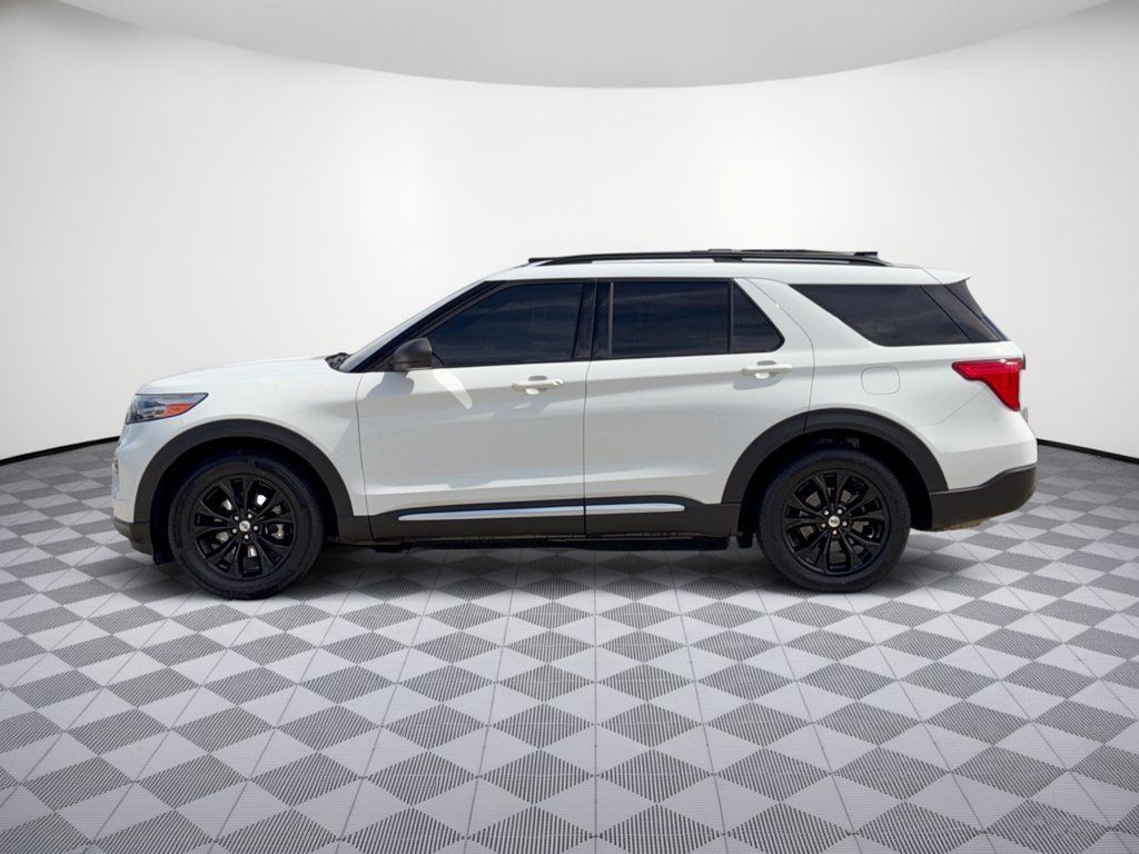 Used 2020 Ford Explorer XLT w/ Equipment Group 202A RWD image 2