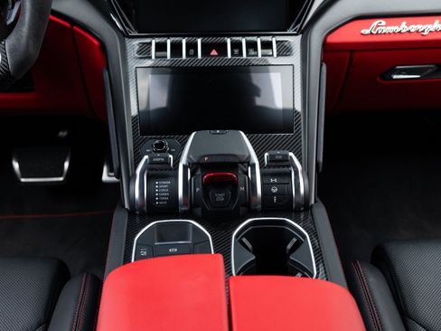 Used 2022 Lamborghini Urus image 39