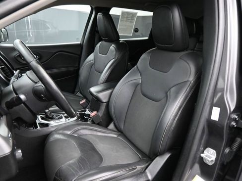 Used 2018 Jeep Cherokee Latitude Plus image 12