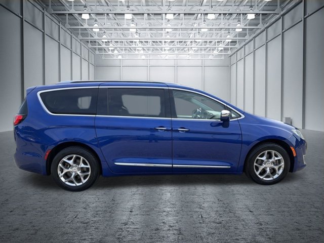 Used 2019 Chrysler Pacifica Limited FWD image 3