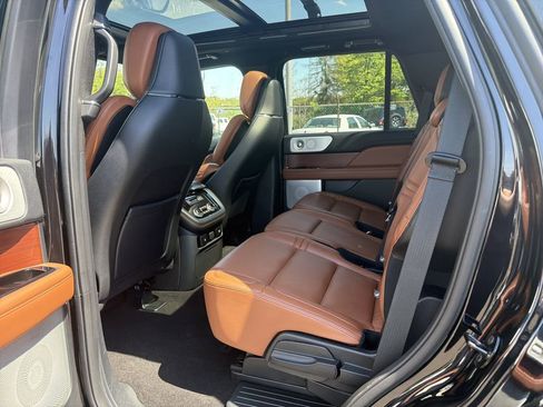Used 2021 Lincoln Navigator Reserve w/ Luxury Package AWD/4WD image 13