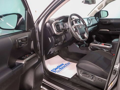 Used 2023 Toyota Tacoma 4x4 Double Cab image 3