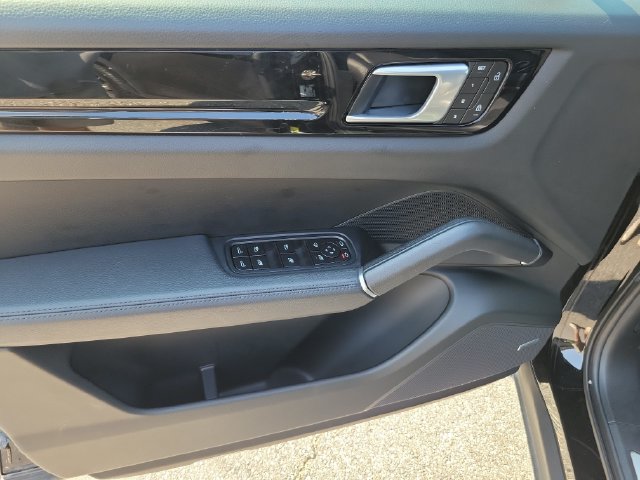 Used 2022 Porsche Cayenne Platinum Edition AWD/4WD image 8