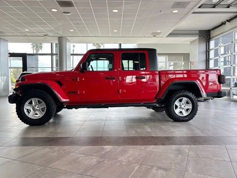 Used 2023 Jeep Gladiator Sport image 7
