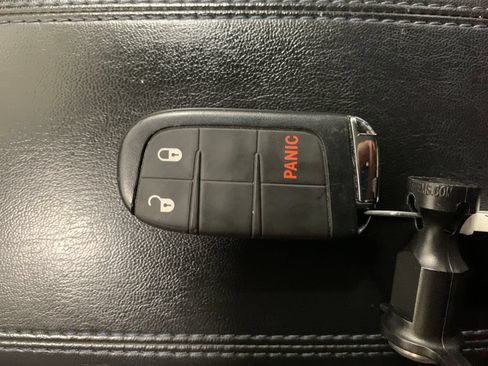 Used 2022 Jeep Compass Latitude AWD/4WD image 29