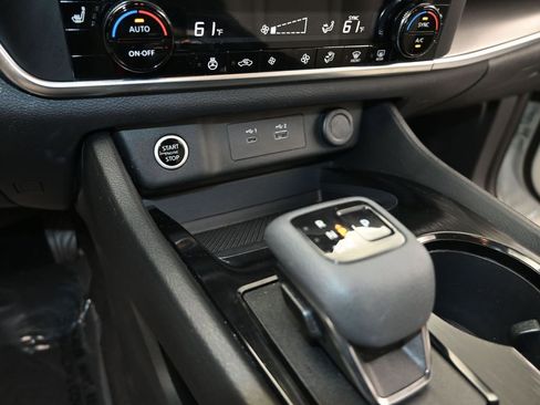 Used 2023 Nissan Rogue SV w/ SV Premium B Package image 23