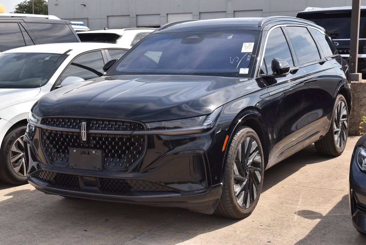 Used 2024 Lincoln Nautilus Black Label w/ Jet Appearance Package (87T) AWD/4WD image 2