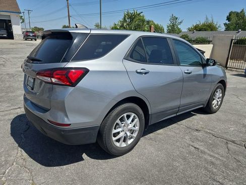 Used 2024 Chevrolet Equinox LS w/ LS Convenience Package FWD image 3